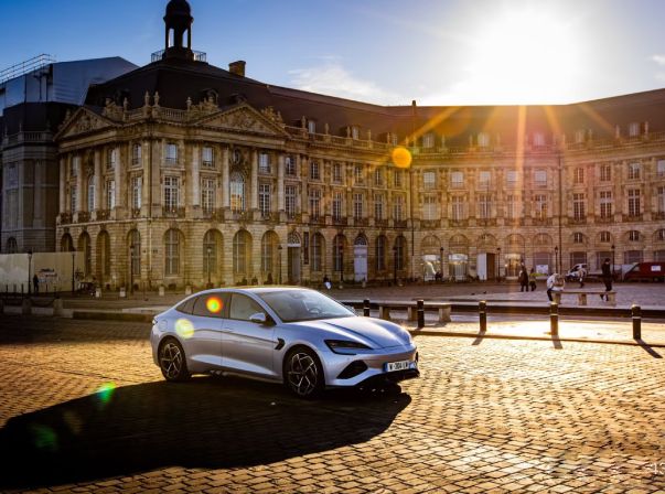 Les tarifs douaniers élevés ne peuvent pas arrêter la hausse : les constructeurs automobiles chinois doublent leurs ventes en Europe, leur part de marché dépasse les 5 % pour le quatrième mois consécutif